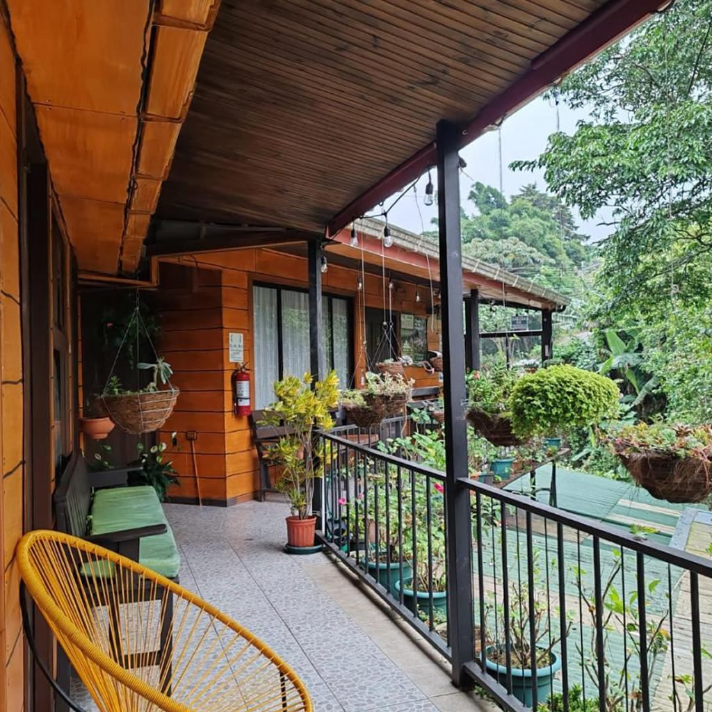 Cabinas El Pueblo Bed And Breakfast