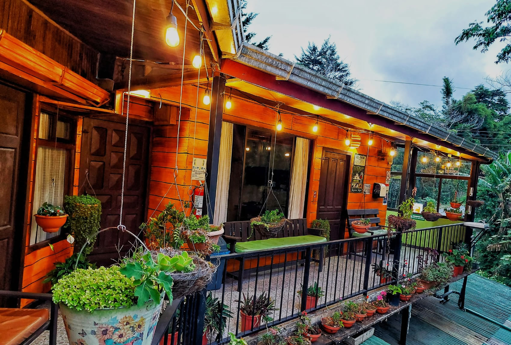 Cabinas El Pueblo Bed And Breakfast